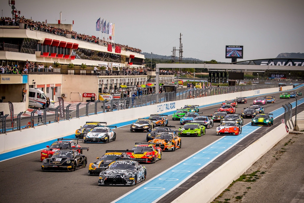 Bastian Buus i hård kamp på Paul Ricard
(Foto: Lionspeed GP)